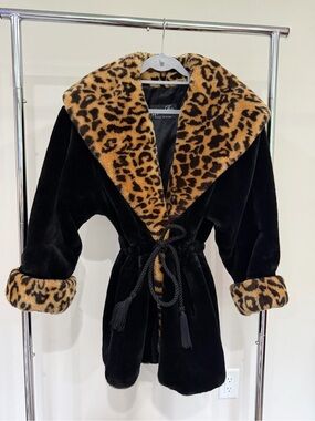 Women's Vintage 80s/90s Ultra fur Black Faux Fur Coat with Leopard Trim Size M